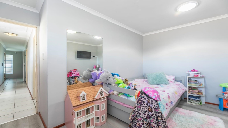 To Let 3 Bedroom Property for Rent in Edgemead Western Cape